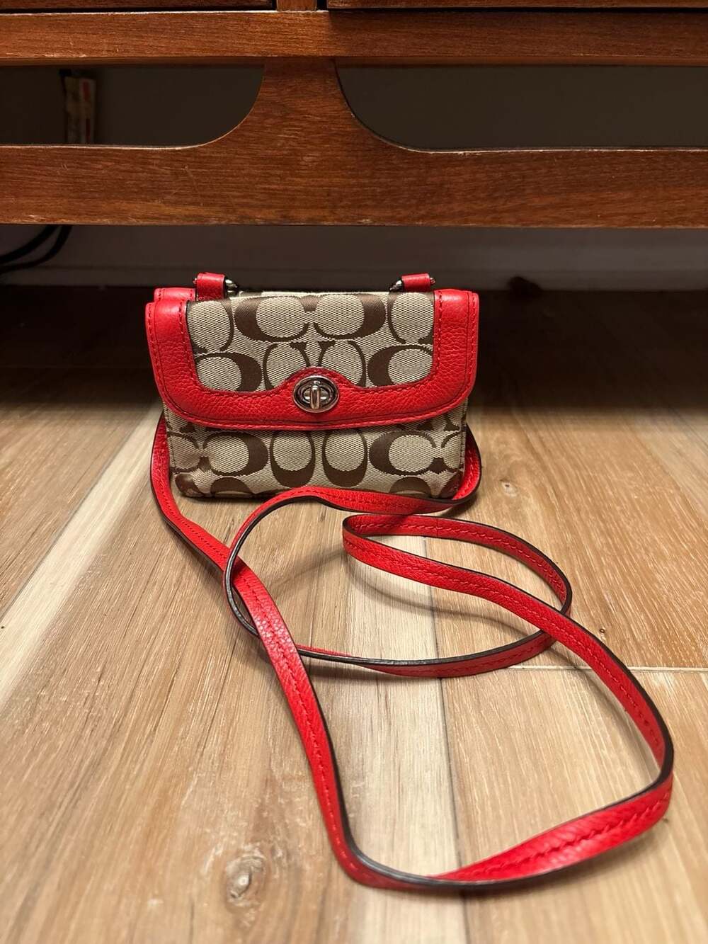 Coach Signature Turnlock Crossbody Wallet Red Trim